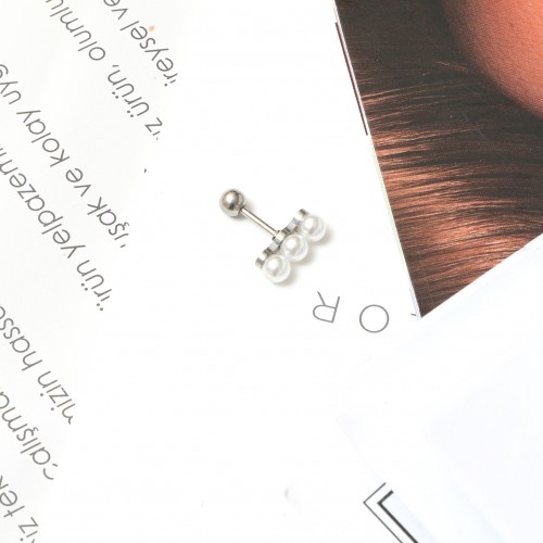 Üç İncili Tragus Piercing