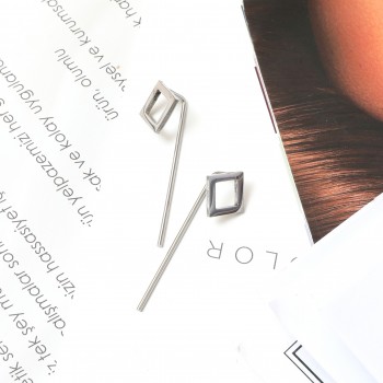 Earring Piercing 7498