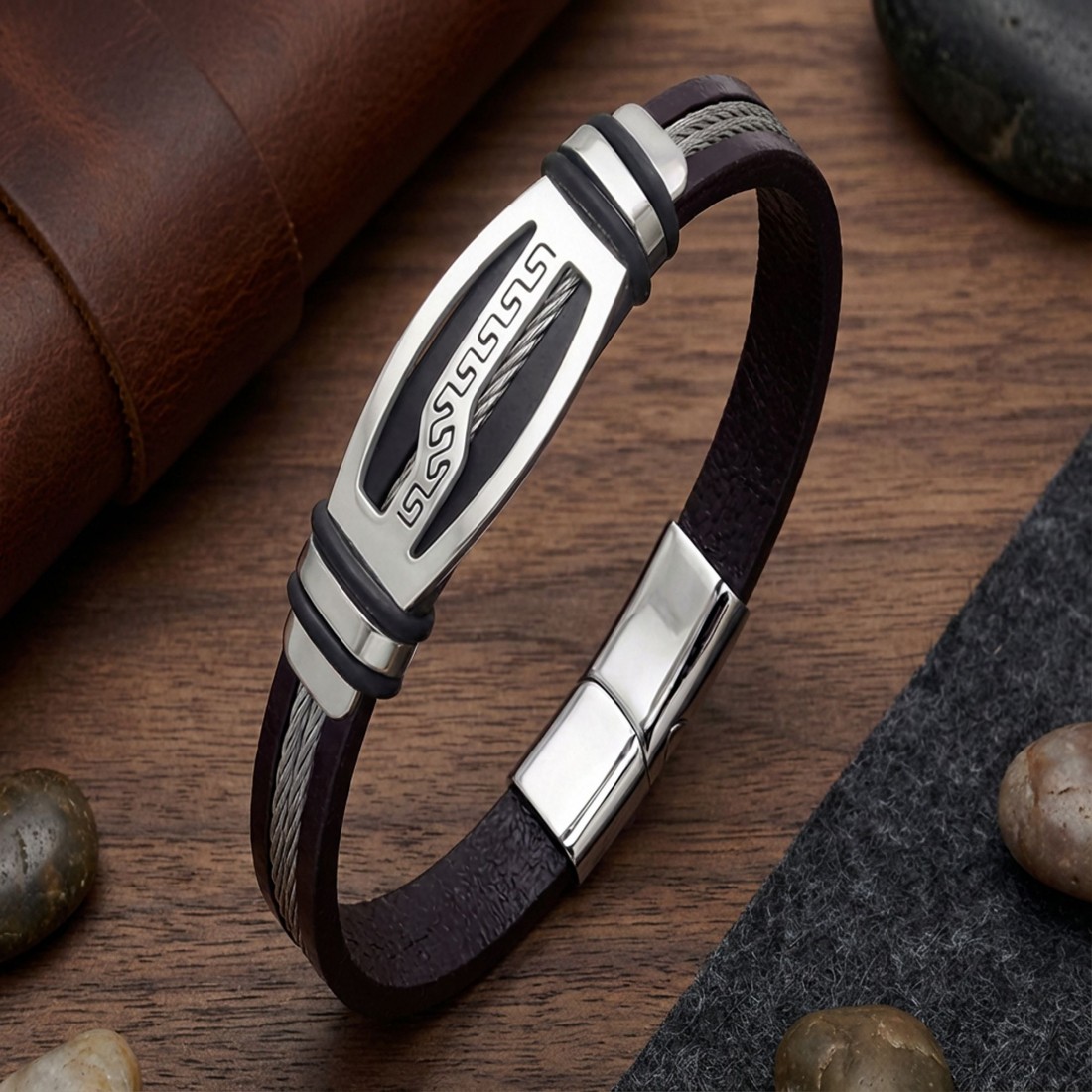 Deri kordonlu, çelik orta plakalı, çelik halat şeritli ve krom kilitli toptan erkek bileklik