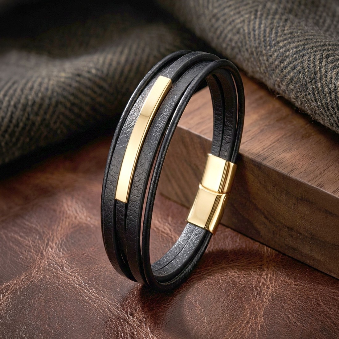 İsim Yazılabilir Sarı Titanyum Plakalı Çoklu Siyah Deri Erkek Bileklik