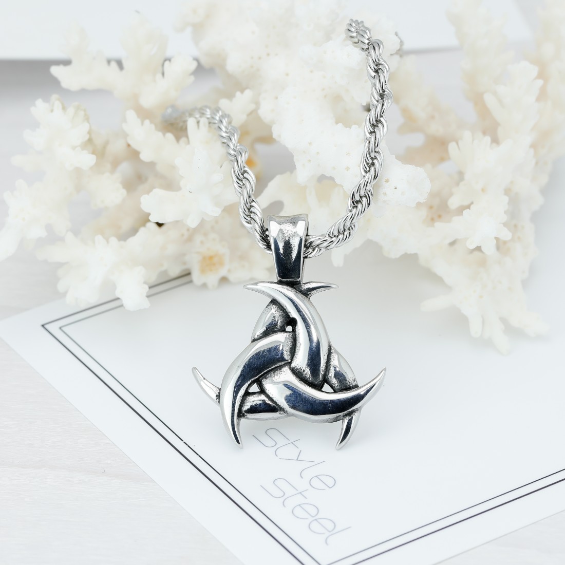 Toptan Iskandinav Tanrısı Odinin Üç Boynuzu Çelik Kolye Ucu Fiyatları