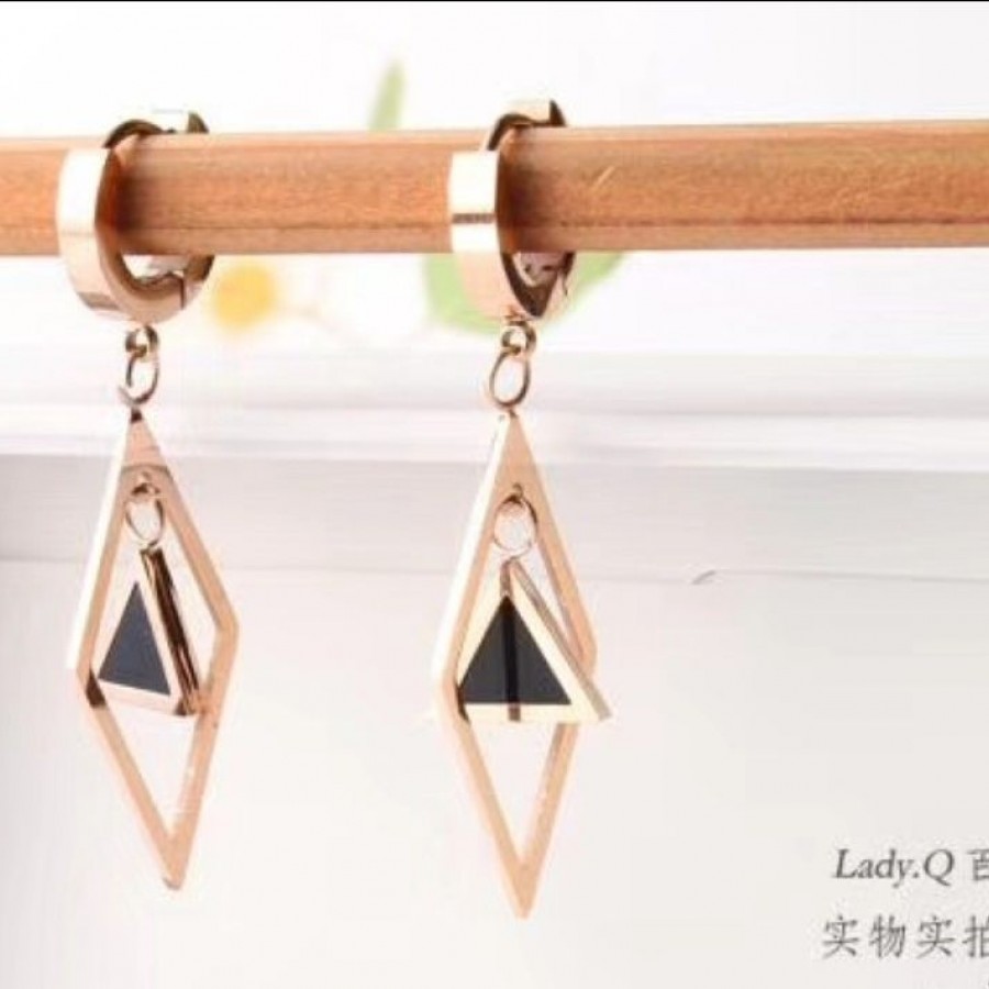 Kadın Kararmayan Çelik Küpe