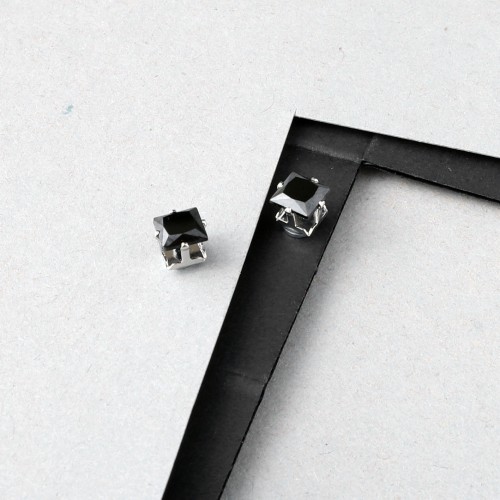 Kare Taşlı Manyetik Piercing