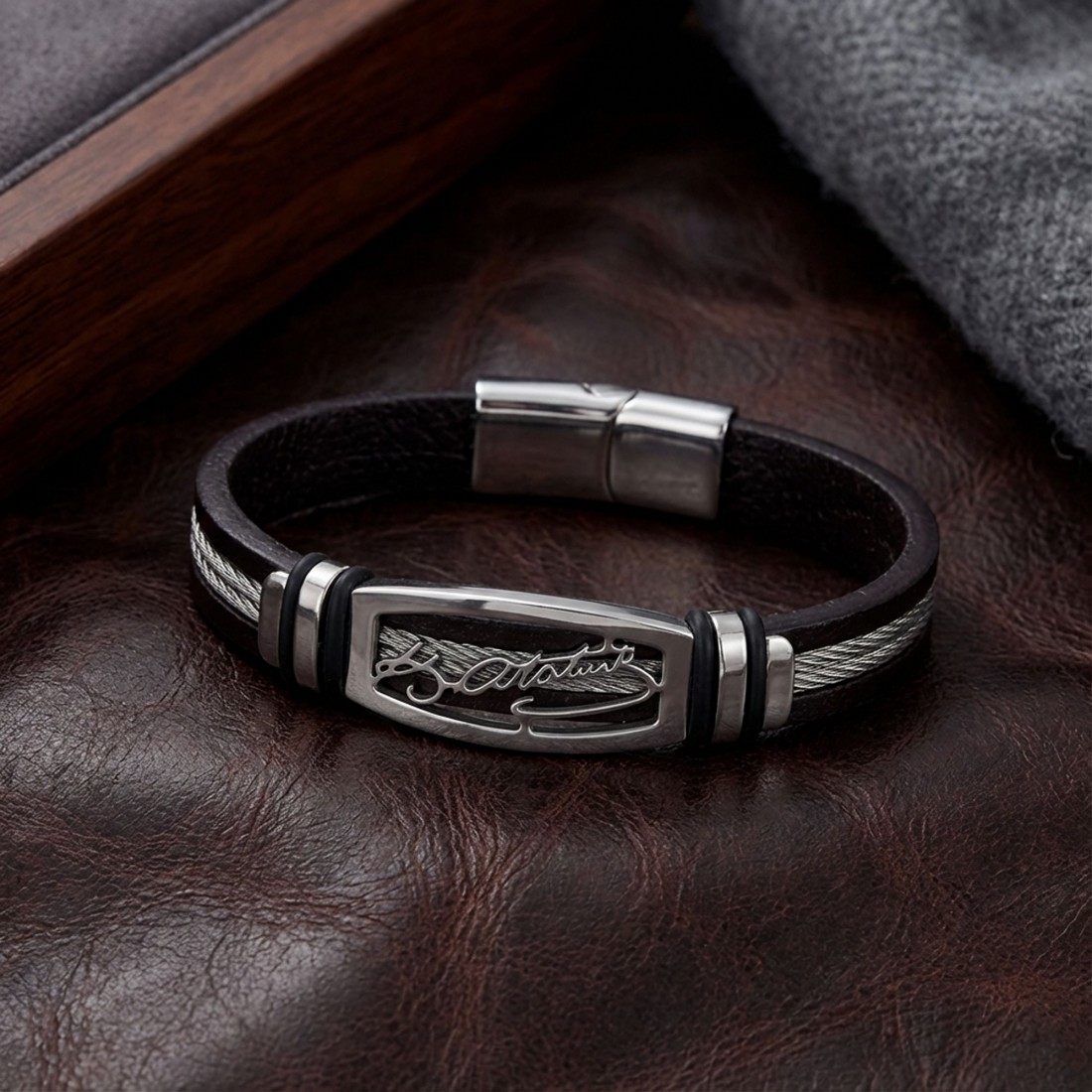 Atatürk imzalı çelik plakalı, çelik halatlı deri toptan erkek bileklik