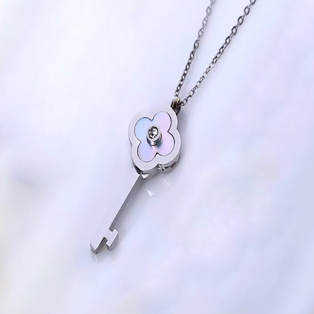 Toptan Kiliti Bayan Çelik Kolye Fiyatları