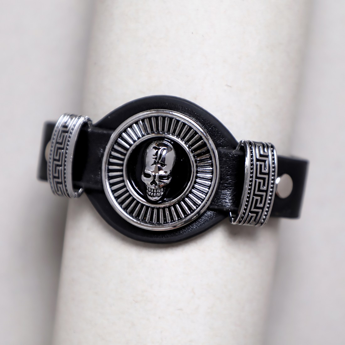 Toptan Kuru Kafa Anime Deri Bileklik Fiyatları