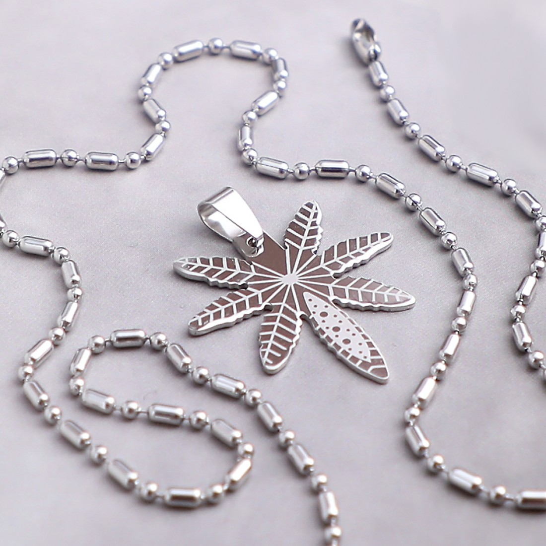 Toptan Marijuana Yaprağı Çelik Kolye Ucu Fiyatları