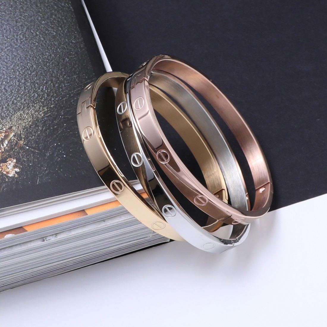 Toptan Orta Boy Kelepçe Çelik Bileklik 3 Renk Fiyatları