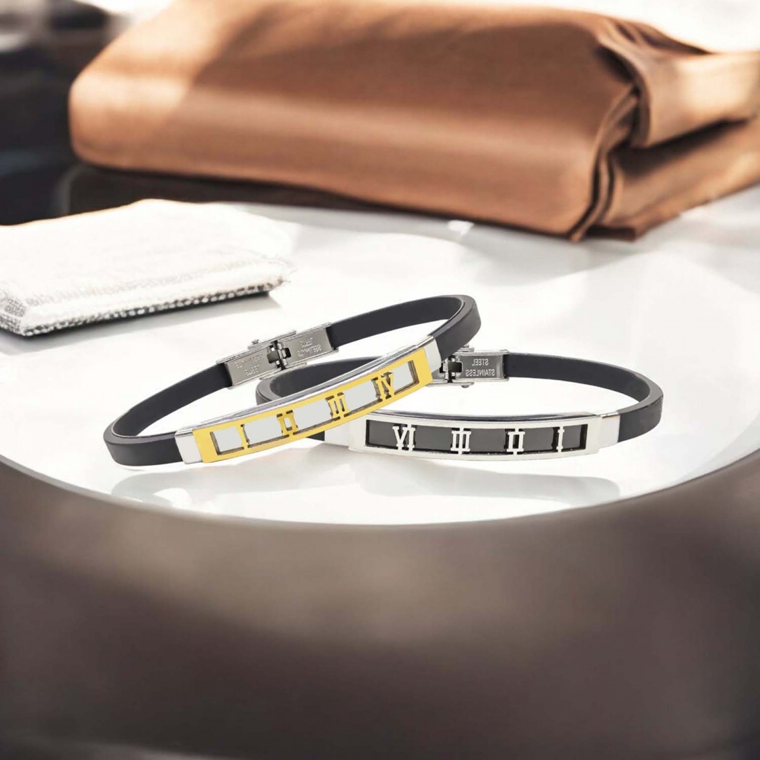 Roma Rakam Desenli Çelik Bileklik