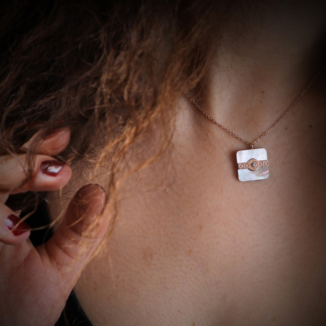 Toptan Sedef Taşlı Bayan Çelik Kolye Fiyatları