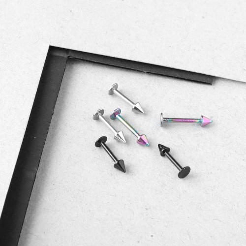 Sivri Uçlu Dudak Piercing