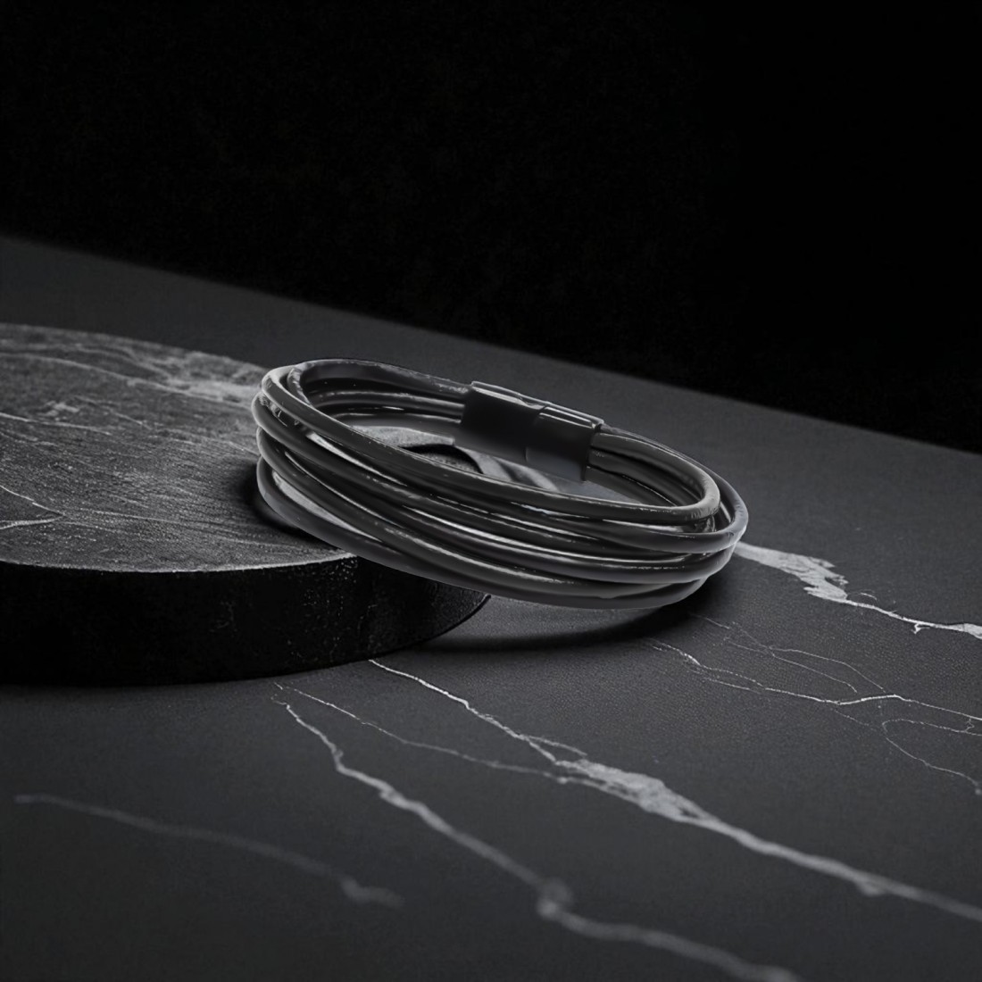 Siyah Çoklu Deri Ve Titianyum Kilitli Çelik Bileklik