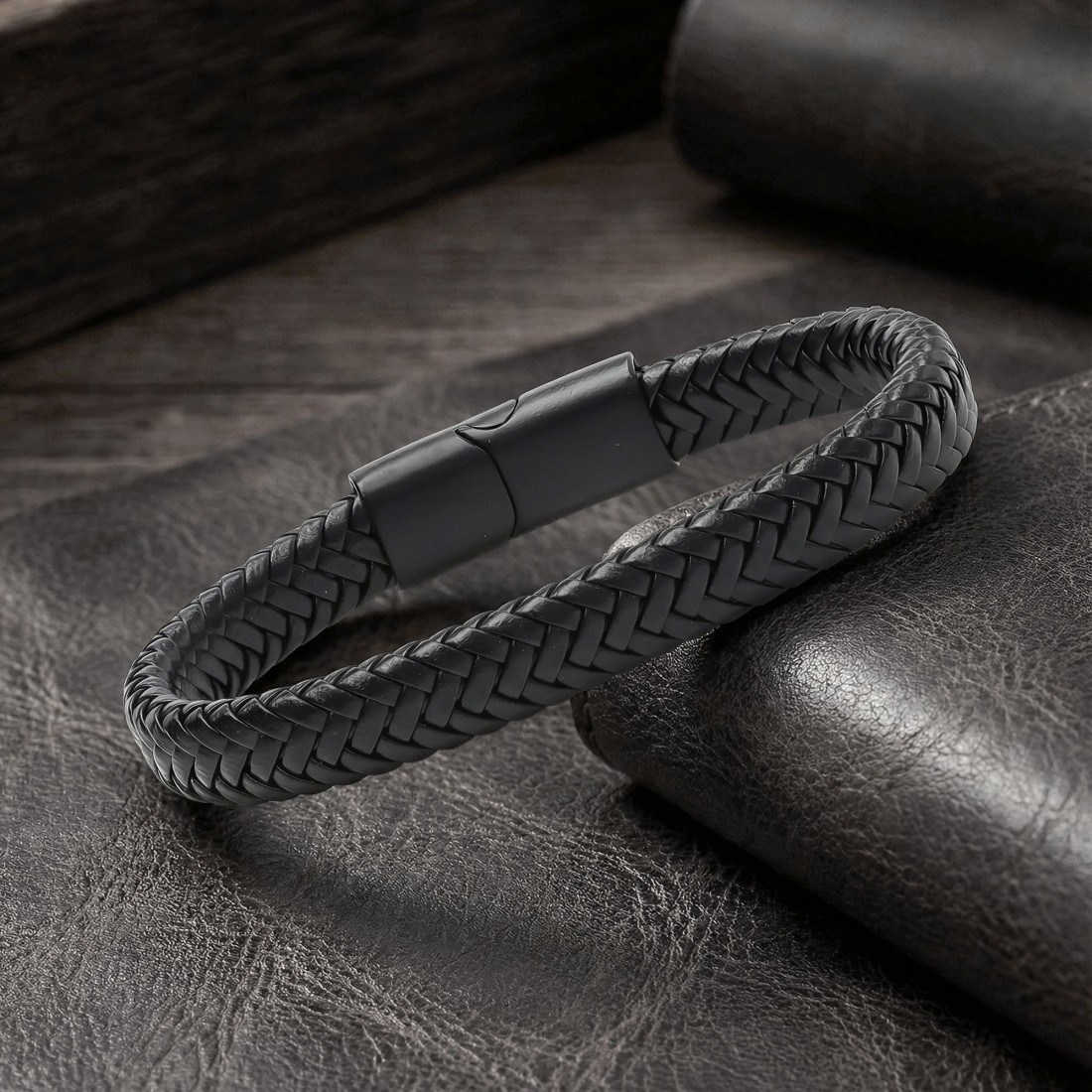 Siyah Deri Örgü Bileklik