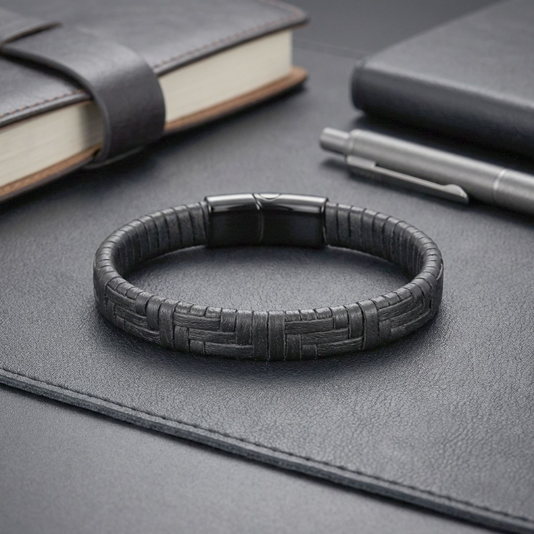 Siyah Deri Örgü Ve Çelik Bileklik