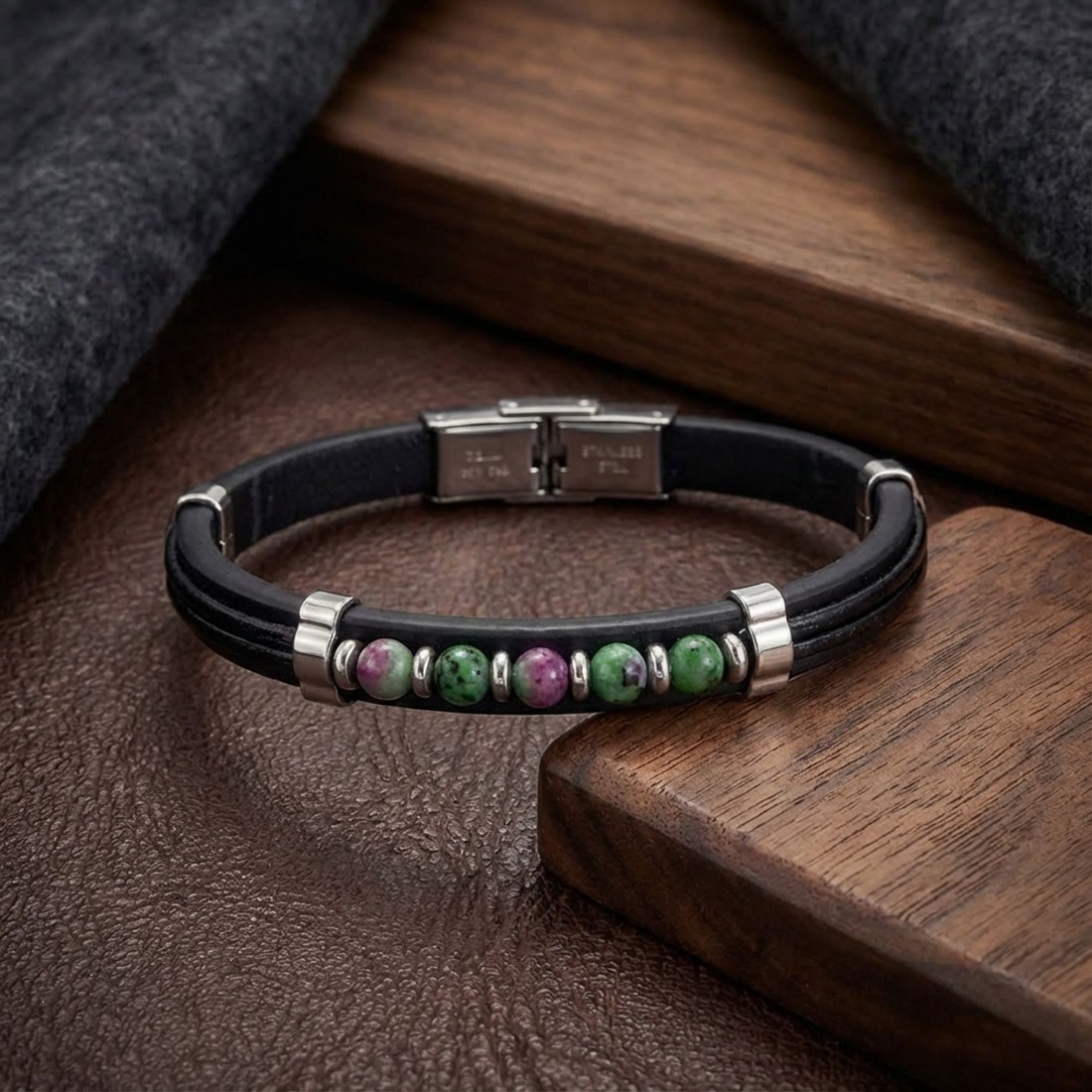 Zümrüt Taşlı Deri Bileklik